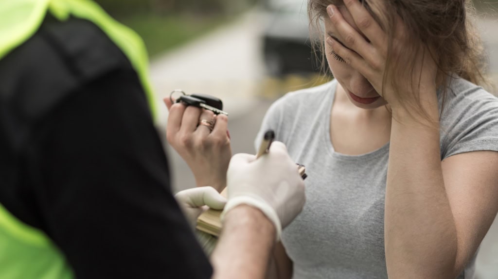 Steps to Take After a Minor Car Accident car crash talking with cop